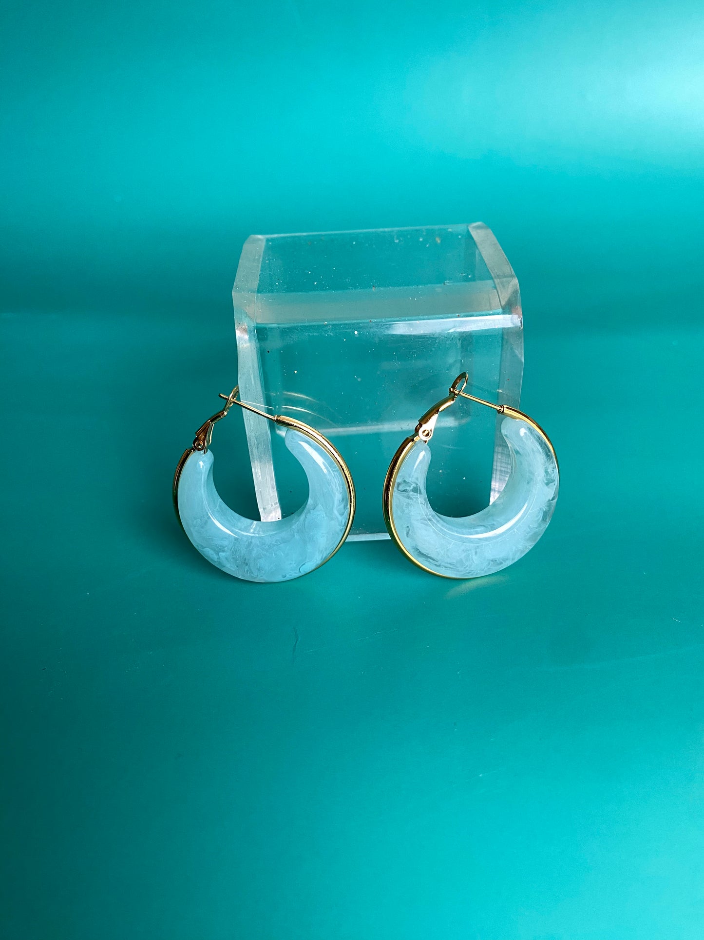 Marbled-Glass Look Hoop Earrings