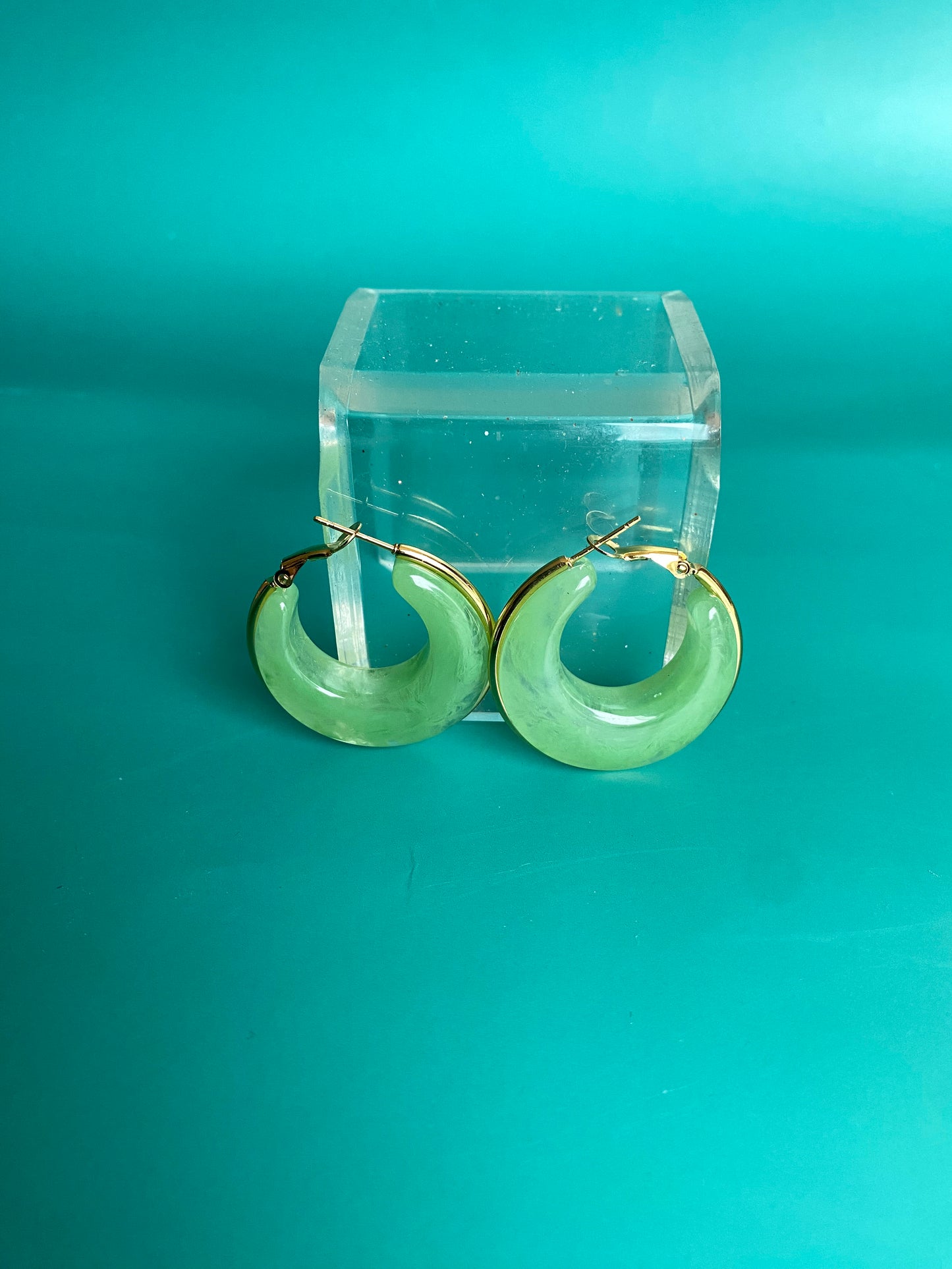 Marbled-Glass Look Hoop Earrings