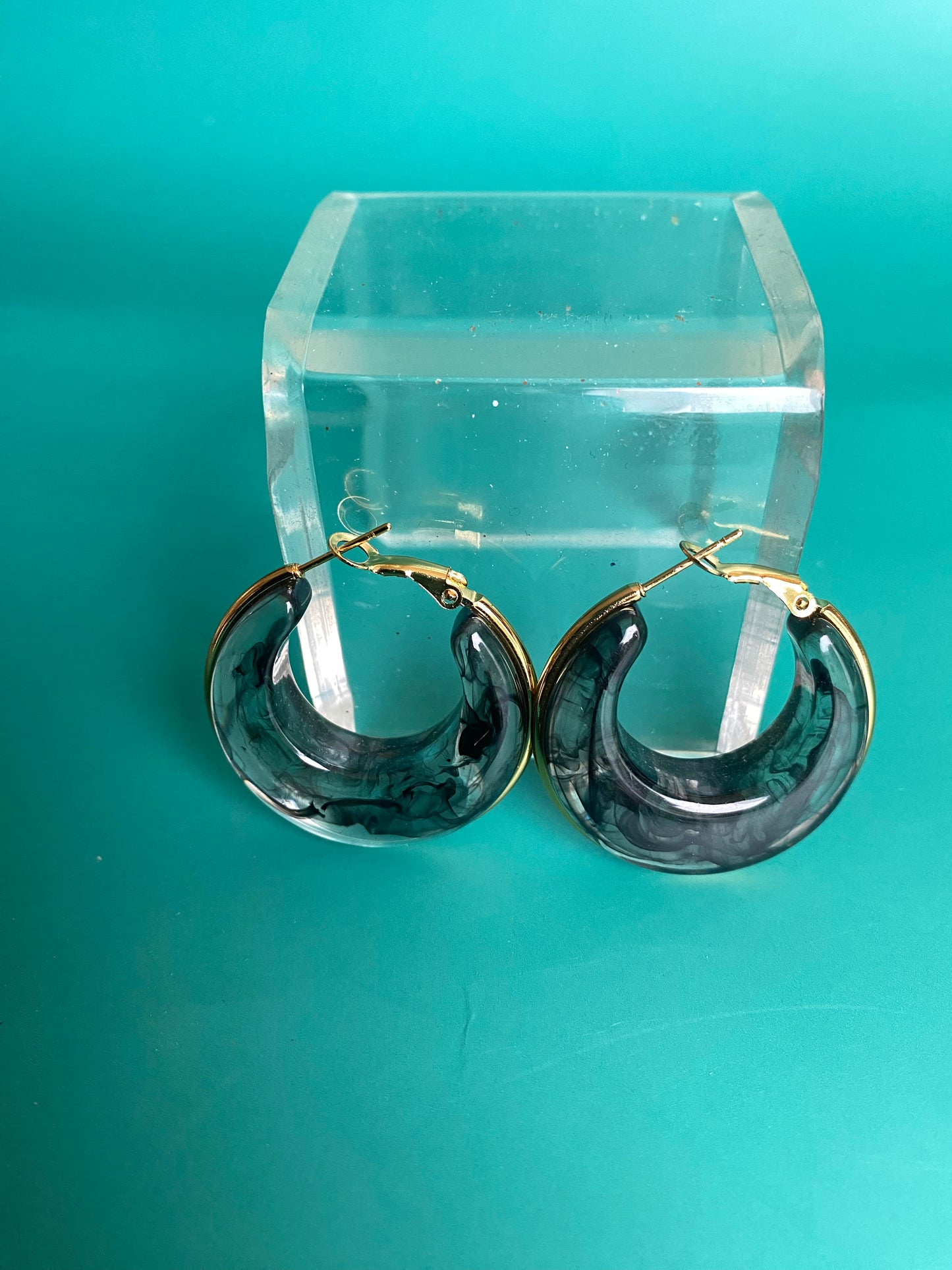 Marbled-Glass Look Hoop Earrings