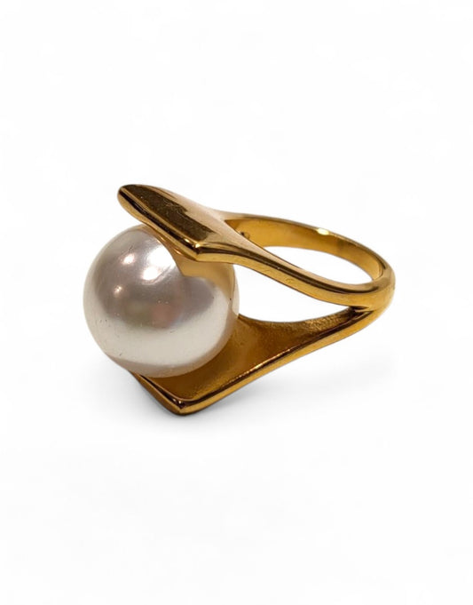 Queen Pearl Ring
